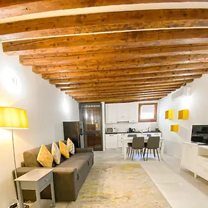 Isa Lovely In Apartment Venice